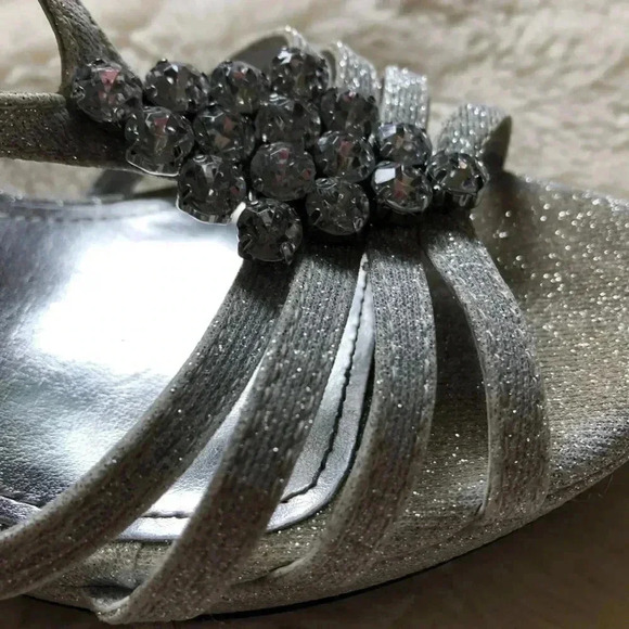 Nina Sparkly Silver 2” Heels Size 5.5 - Picture 13 of 14